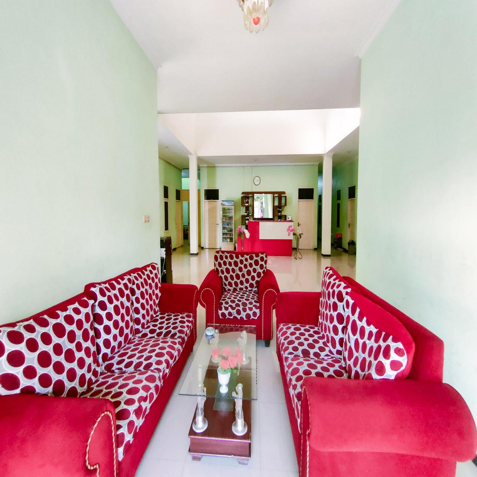 Djati Redpartner Near Gor Djarum 3* Kudus